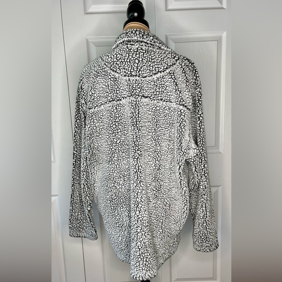 Light Grey Sherpa 2021 Pullover, Size 2XL - Picture 4 of 14